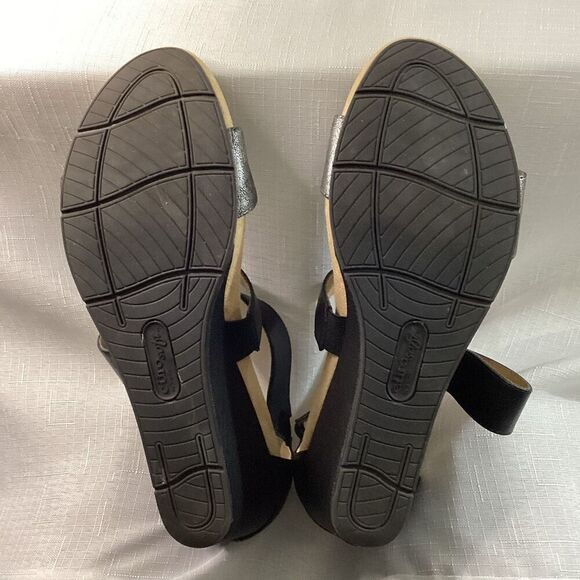 Euro Soft Women’s Black and Gunmetal Strappy Wedge Sandal Size 10 - Picture 4 of 10